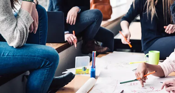 Gruppenarbeit. Foto: StockSnap, Pixabay.com, 2557399 Gruppenarbeit. Foto: StockSnap, Pixabay.com, 2557399